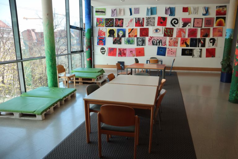 Aufenthaltsbereich für OberstufenschülerInnen im 2. Stock.JPG