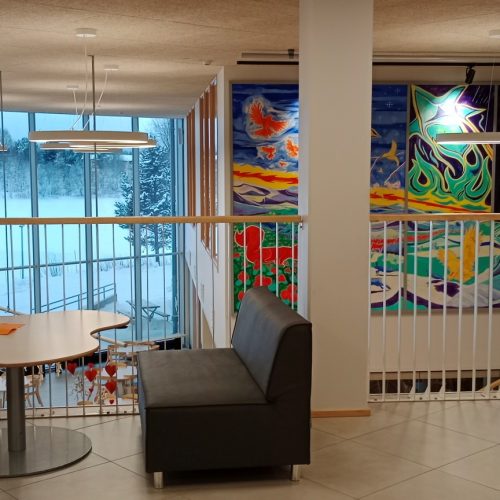 Aufenthaltsbereich in der großen Halle